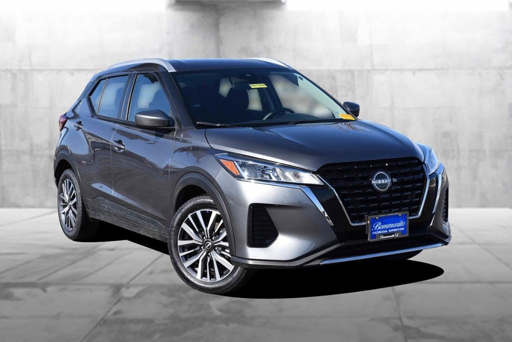 Nissan Kicks Vehicle Image 02