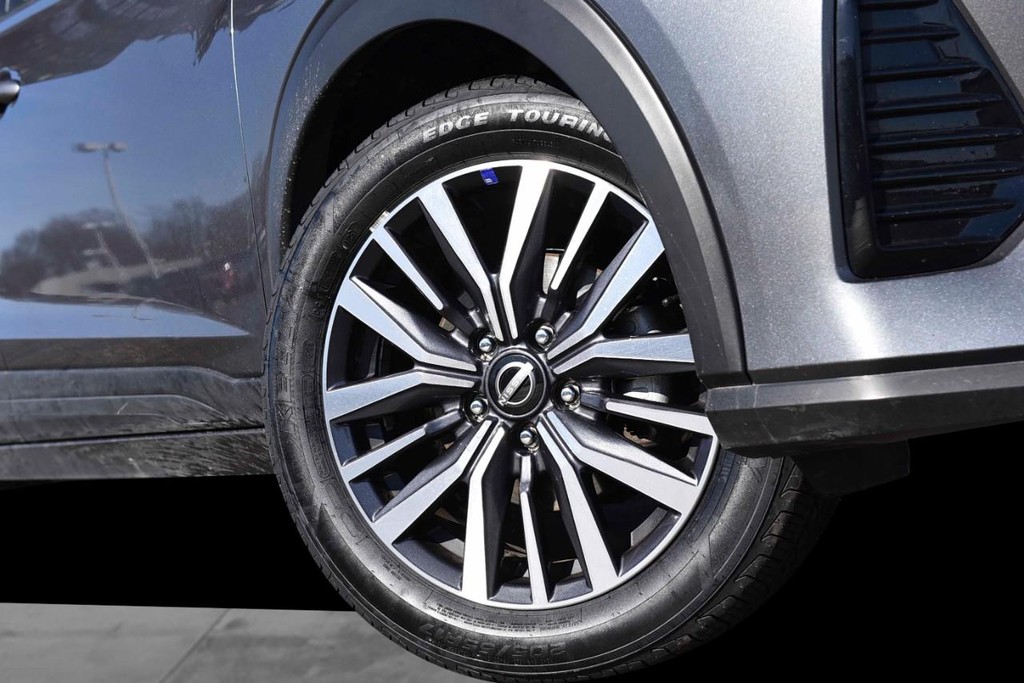 Nissan Kicks Vehicle Image 03