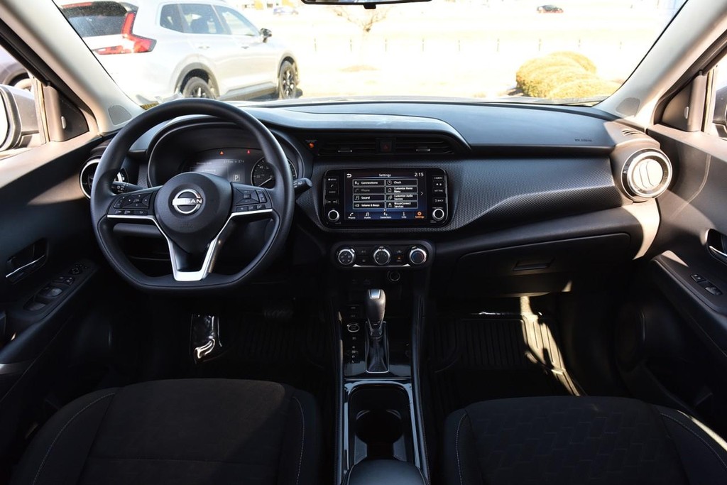 Nissan Kicks Vehicle Image 07