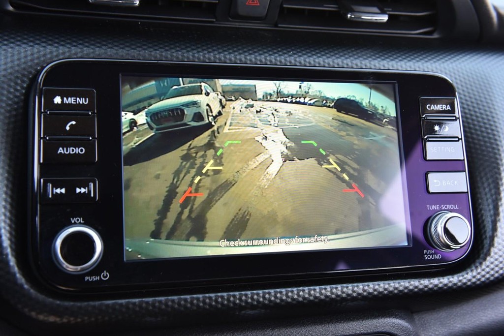 Nissan Kicks Vehicle Image 11