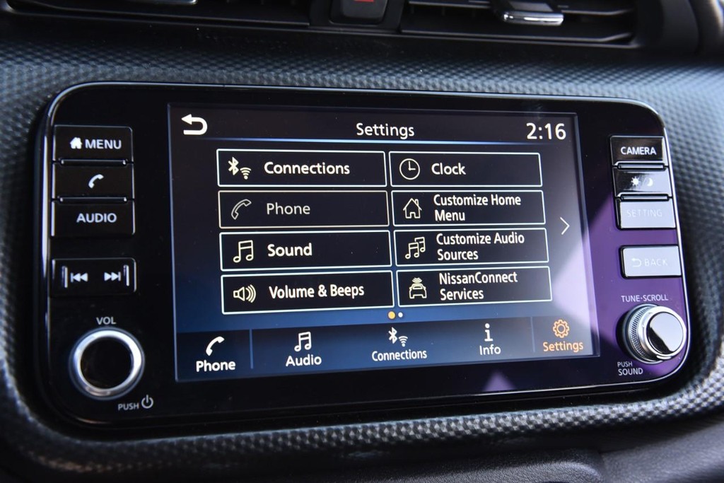 Nissan Kicks Vehicle Image 12