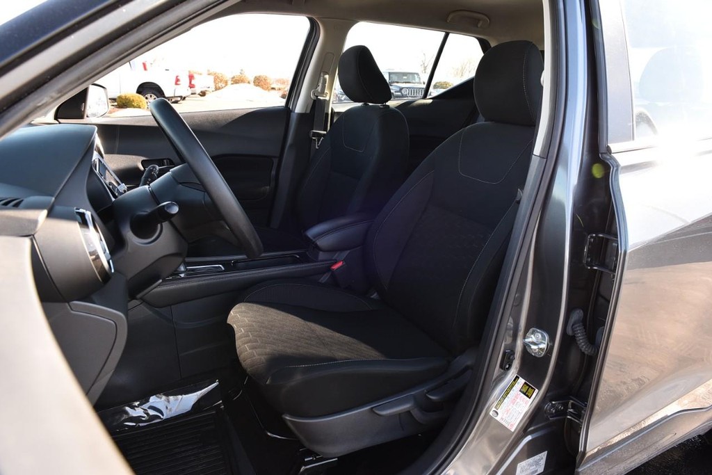 Nissan Kicks Vehicle Image 17