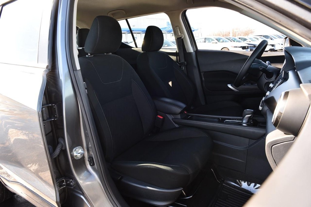 Nissan Kicks Vehicle Image 18