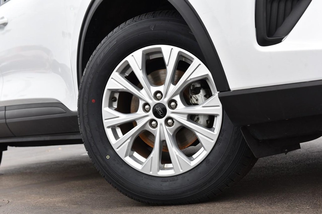 Ford Escape Vehicle Image 03