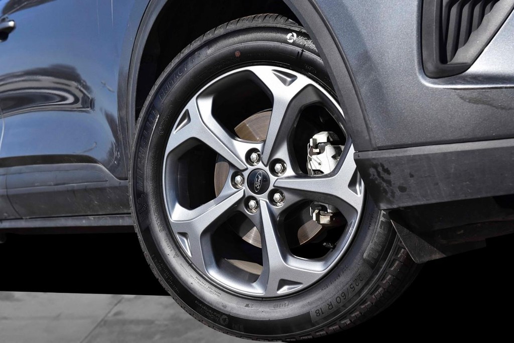 Ford Escape Vehicle Image 03