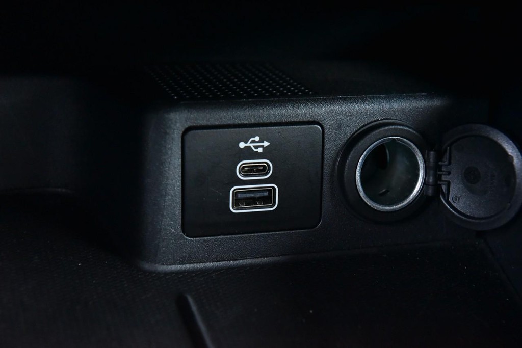 Ford Escape Vehicle Image 16