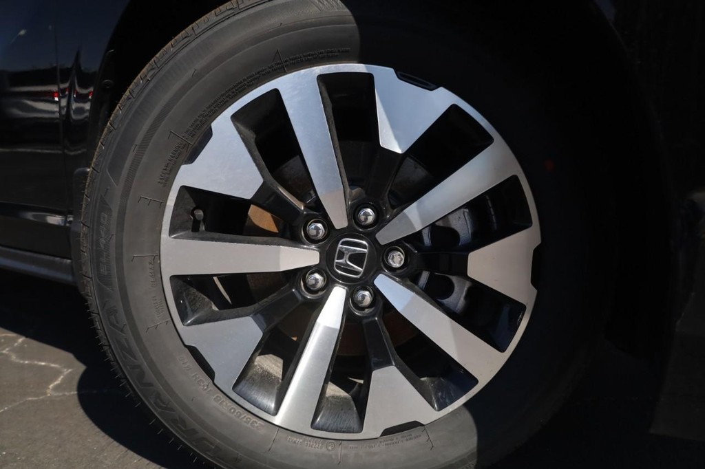 Honda Odyssey Vehicle Full-screen Gallery Image 2