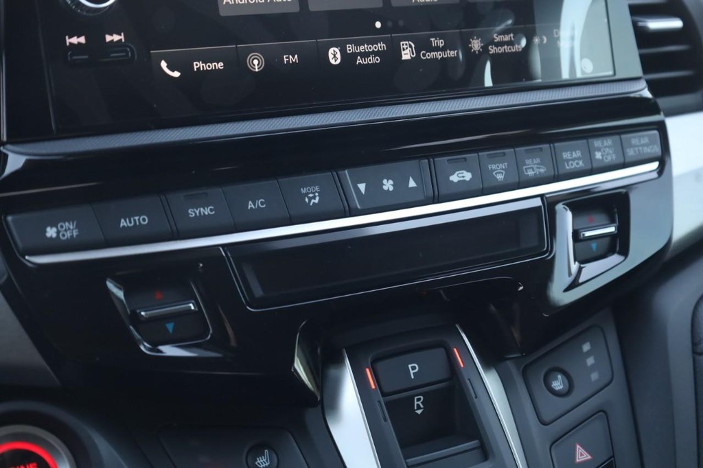 Honda Odyssey Vehicle Full-screen Gallery Image 16