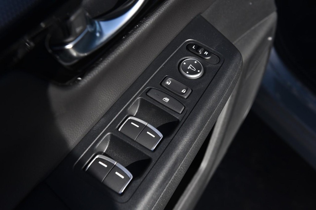 Honda CR-V Hybrid Vehicle Image 08