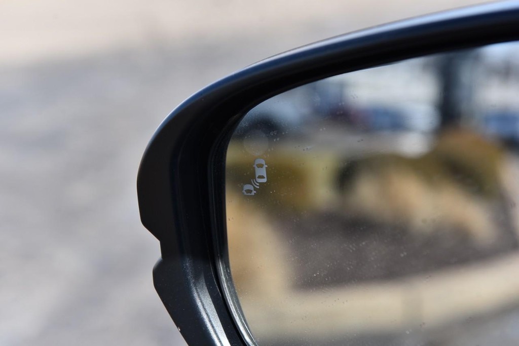 Honda CR-V Hybrid Vehicle Image 10