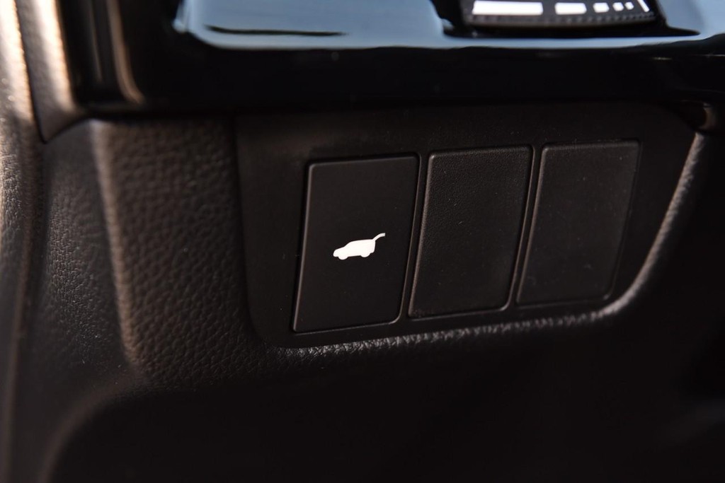 Honda CR-V Hybrid Vehicle Image 11