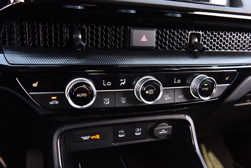 Honda CR-V Hybrid Vehicle Image 16