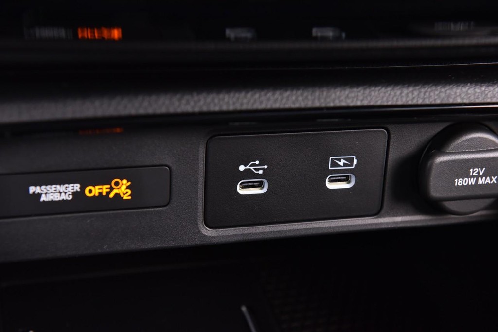 Honda CR-V Hybrid Vehicle Image 17