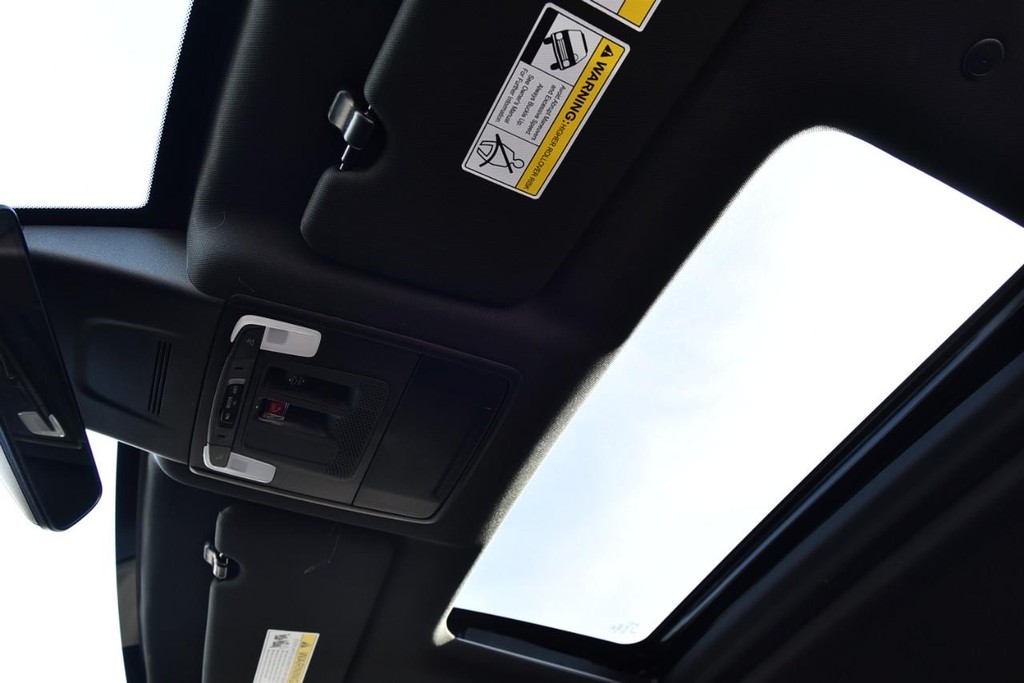 Honda CR-V Hybrid Vehicle Image 24