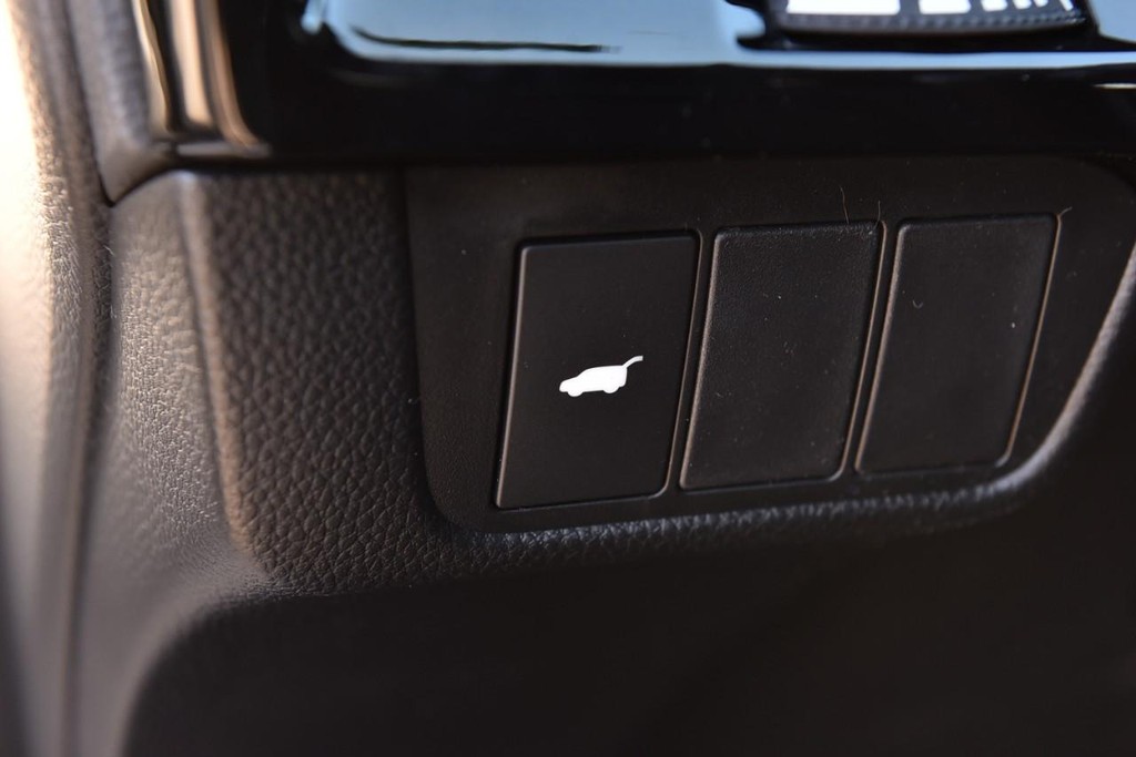 Honda CR-V Hybrid Vehicle Image 11