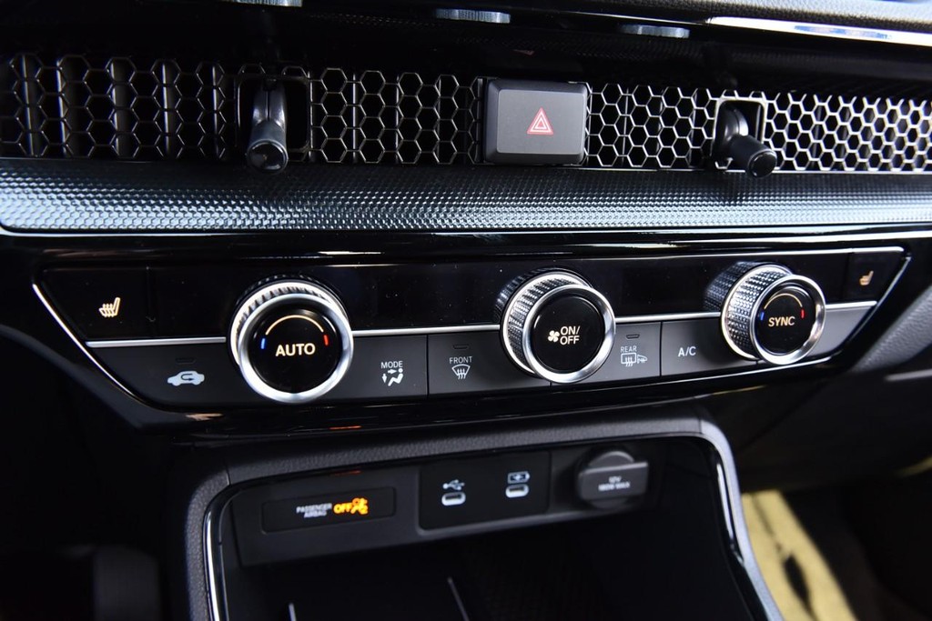 Honda CR-V Hybrid Vehicle Image 16