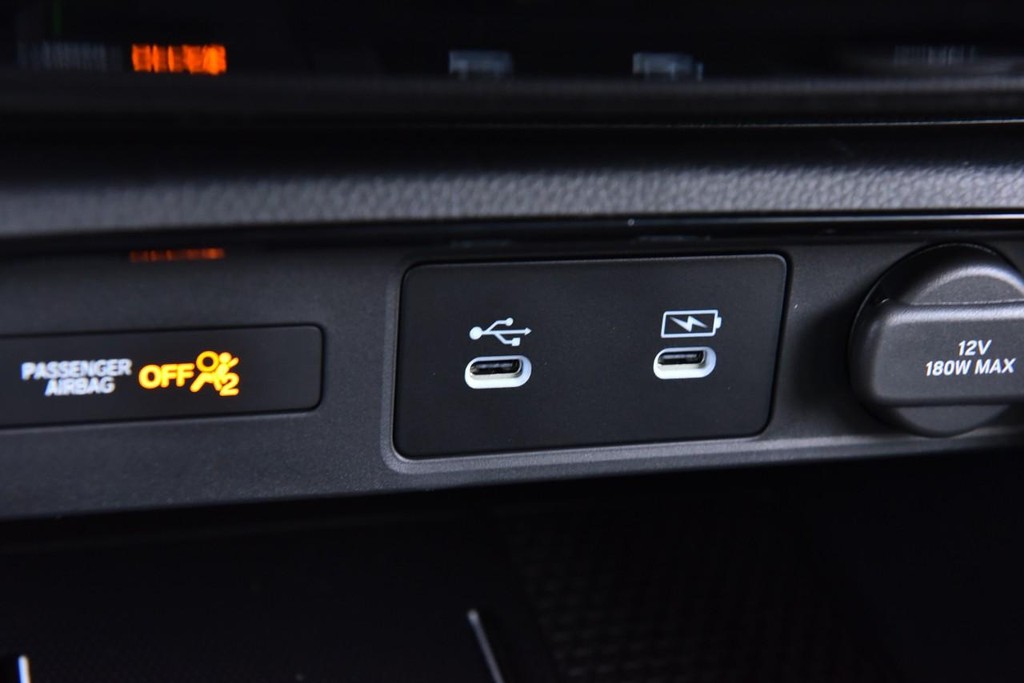 Honda CR-V Hybrid Vehicle Image 17