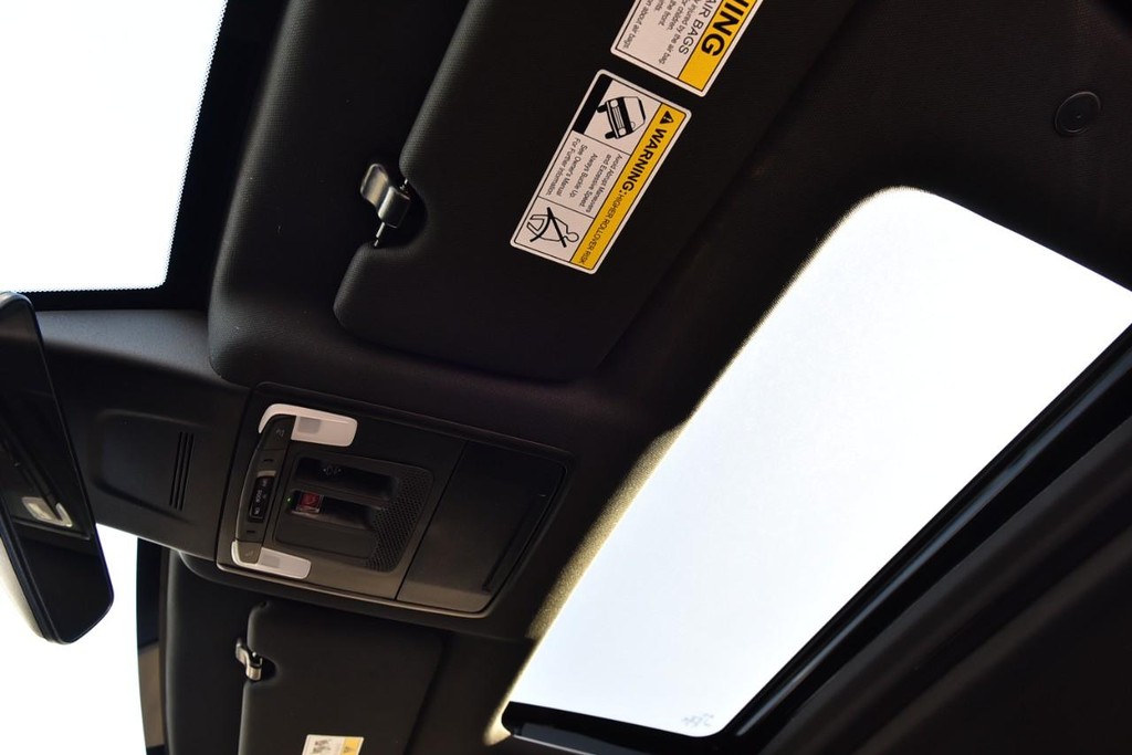 Honda CR-V Hybrid Vehicle Image 24