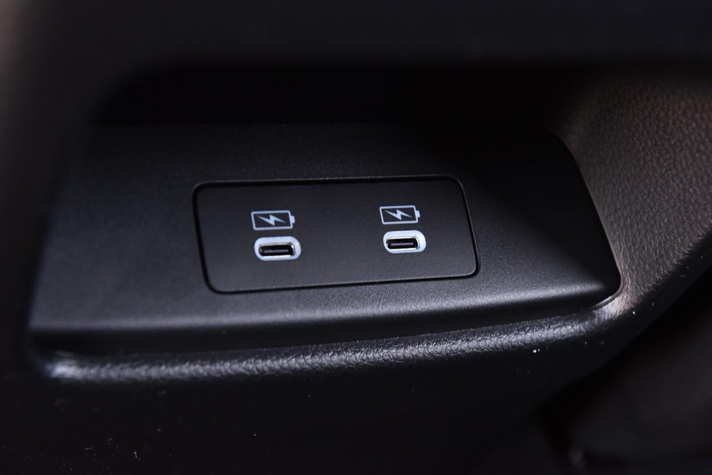 Honda CR-V Hybrid Vehicle Image 27