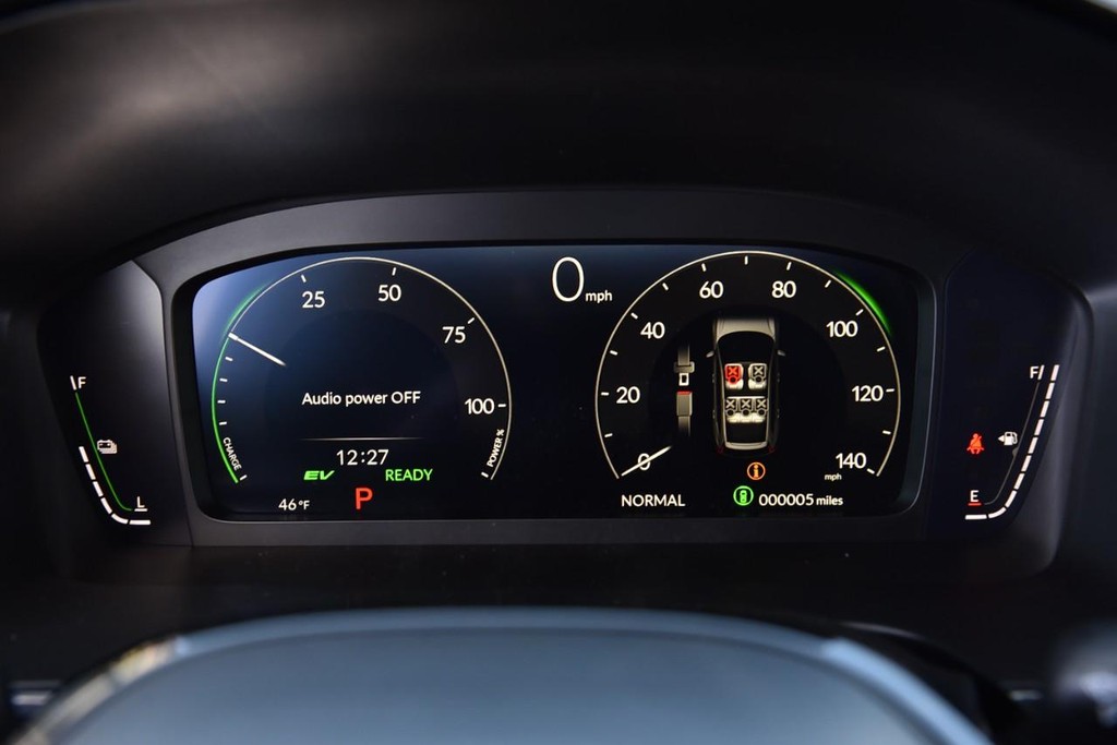 Honda CR-V Hybrid Vehicle Image 12