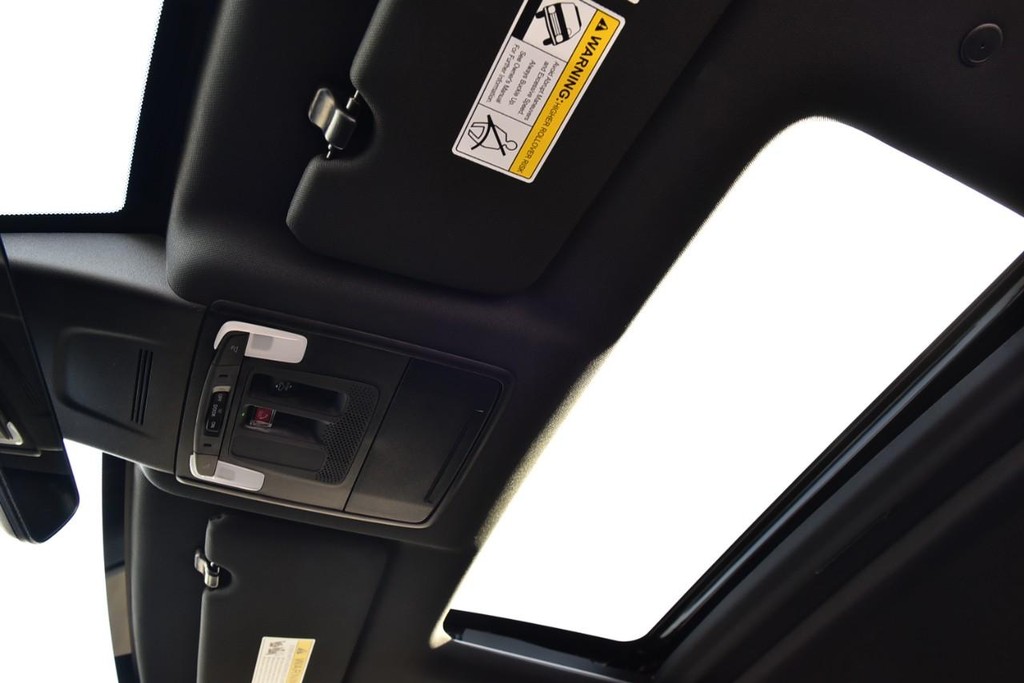 Honda CR-V Hybrid Vehicle Image 24