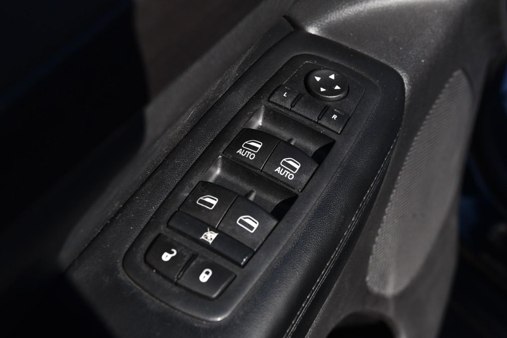 Jeep Grand Cherokee Vehicle Image 08