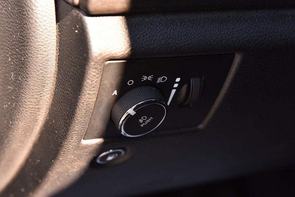 Jeep Grand Cherokee Vehicle Image 09