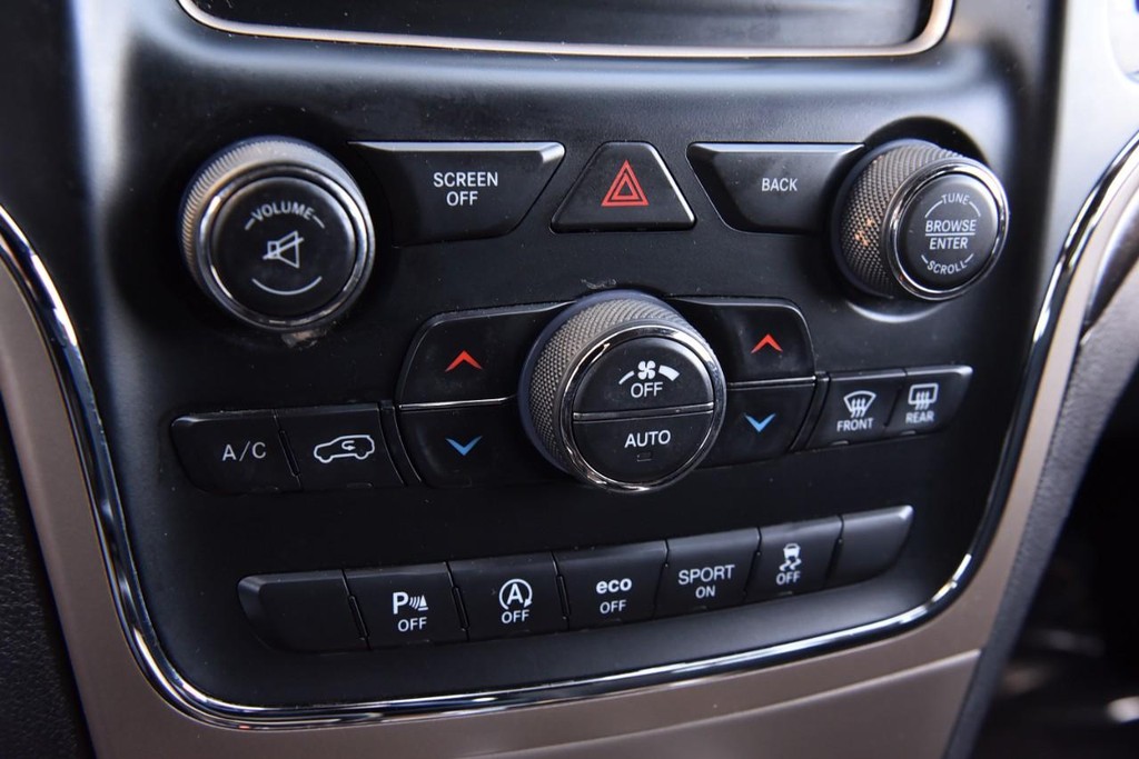 Jeep Grand Cherokee Vehicle Image 12