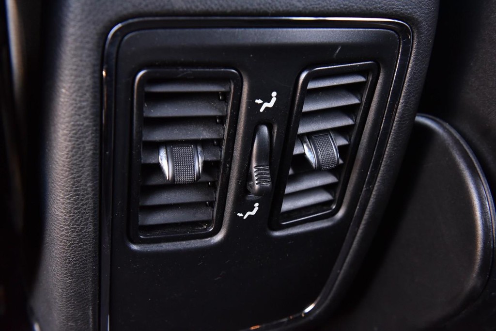 Jeep Grand Cherokee Vehicle Image 20