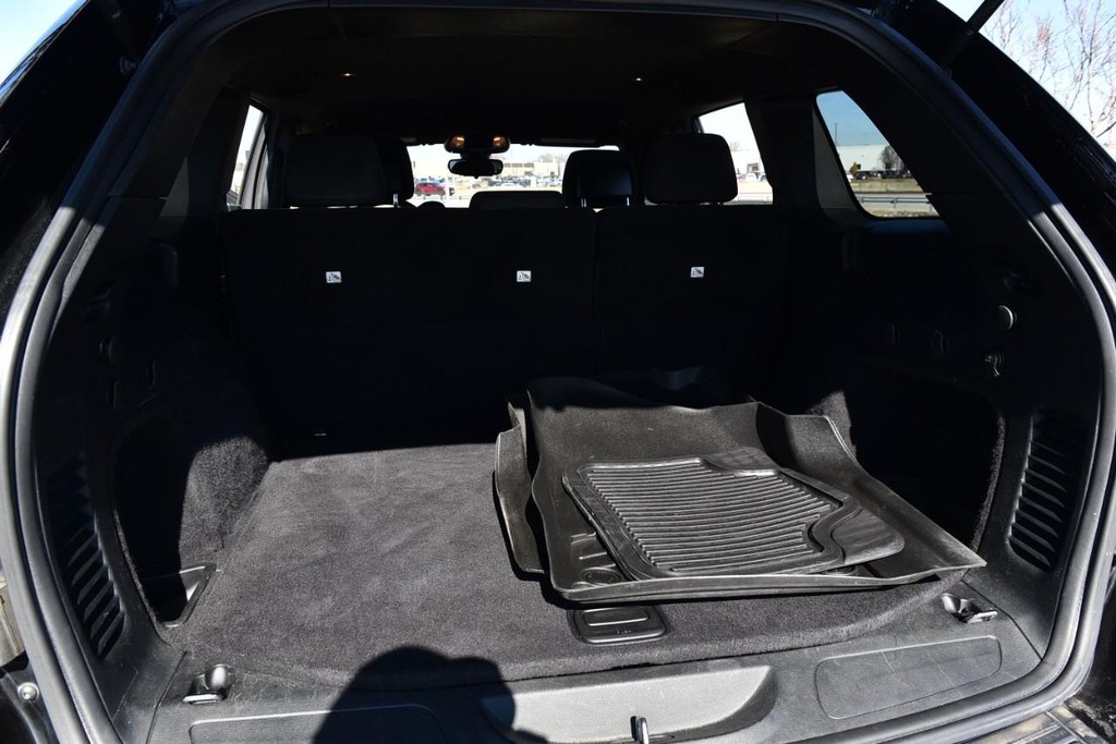 Jeep Grand Cherokee Vehicle Image 21