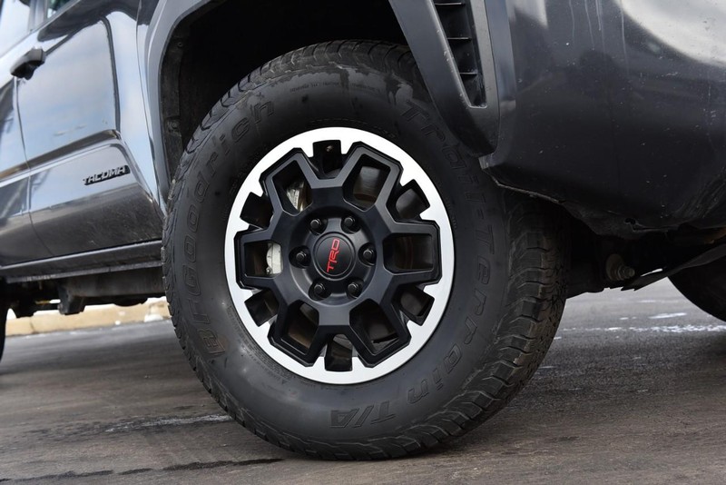 Toyota Tacoma 4WD Vehicle Image 03