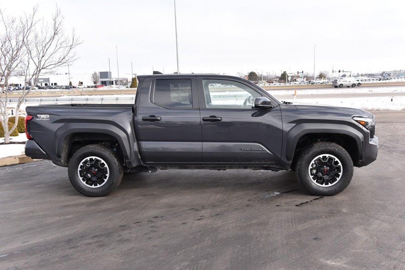 Toyota Tacoma 4WD Vehicle Image 05