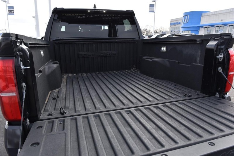 Toyota Tacoma 4WD Vehicle Image 07