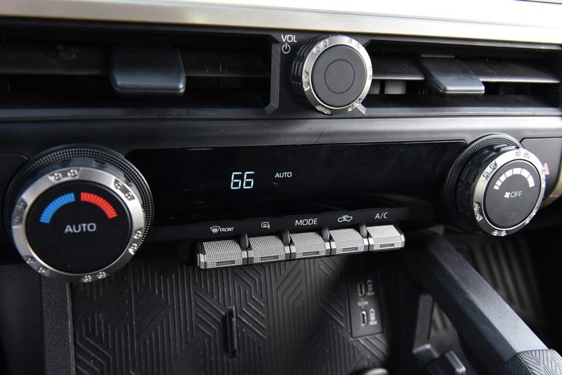 Toyota Tacoma 4WD Vehicle Image 14