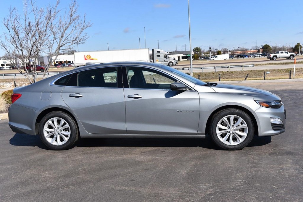 Chevrolet Malibu Vehicle Image 05