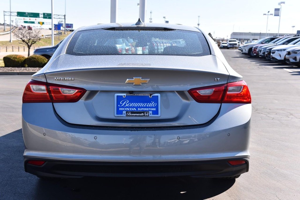 Chevrolet Malibu Vehicle Image 06