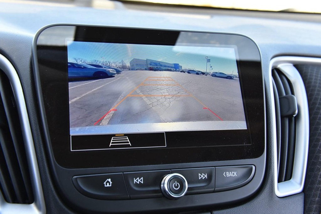 Chevrolet Malibu Vehicle Image 11