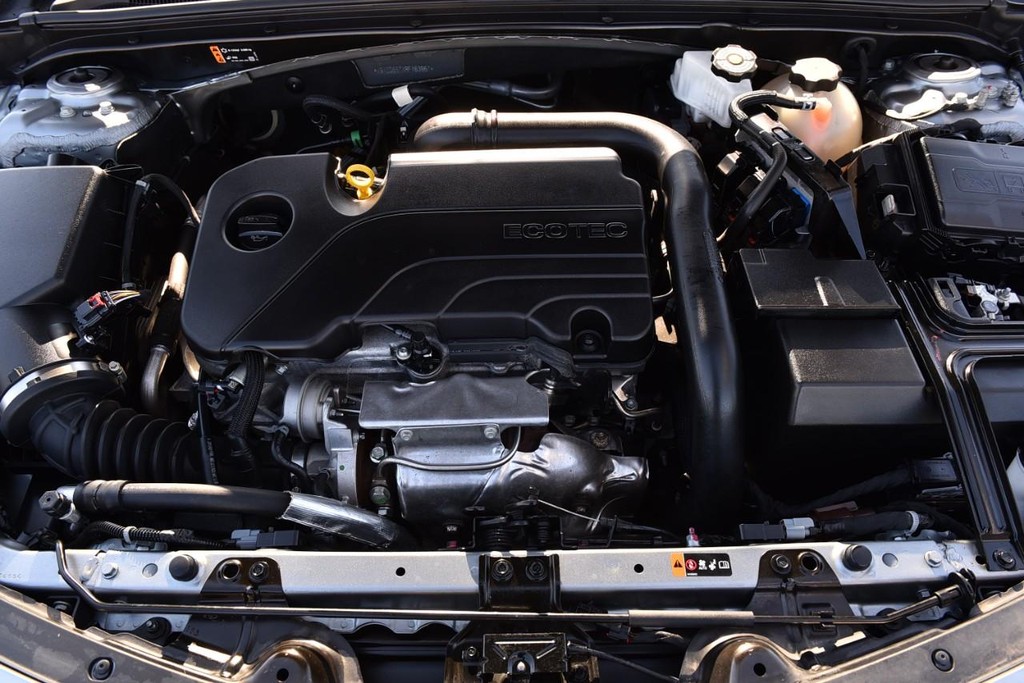 Chevrolet Malibu Vehicle Image 24