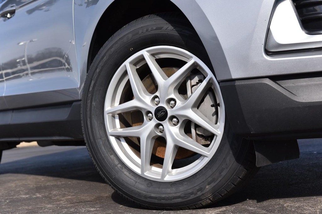 Ford Edge Vehicle Full-screen Gallery Image 3