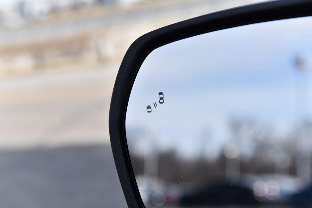 Ford Edge Vehicle Full-screen Gallery Image 9