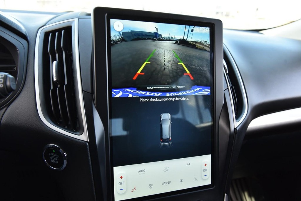 Ford Edge Vehicle Full-screen Gallery Image 12