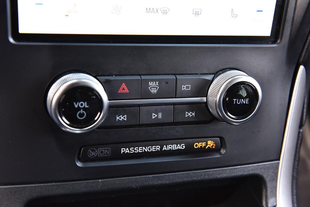 Ford Edge Vehicle Full-screen Gallery Image 16