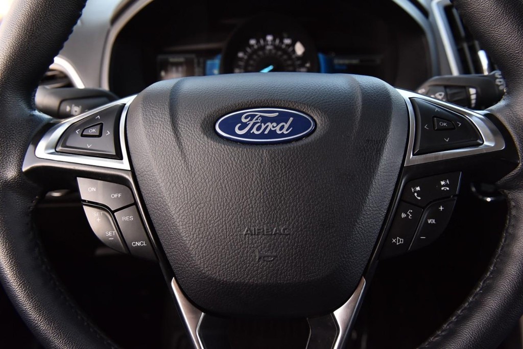 Ford Edge Vehicle Full-screen Gallery Image 18