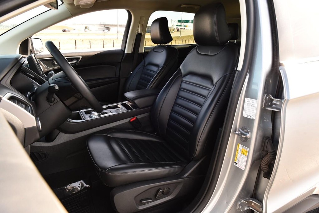 Ford Edge Vehicle Full-screen Gallery Image 19
