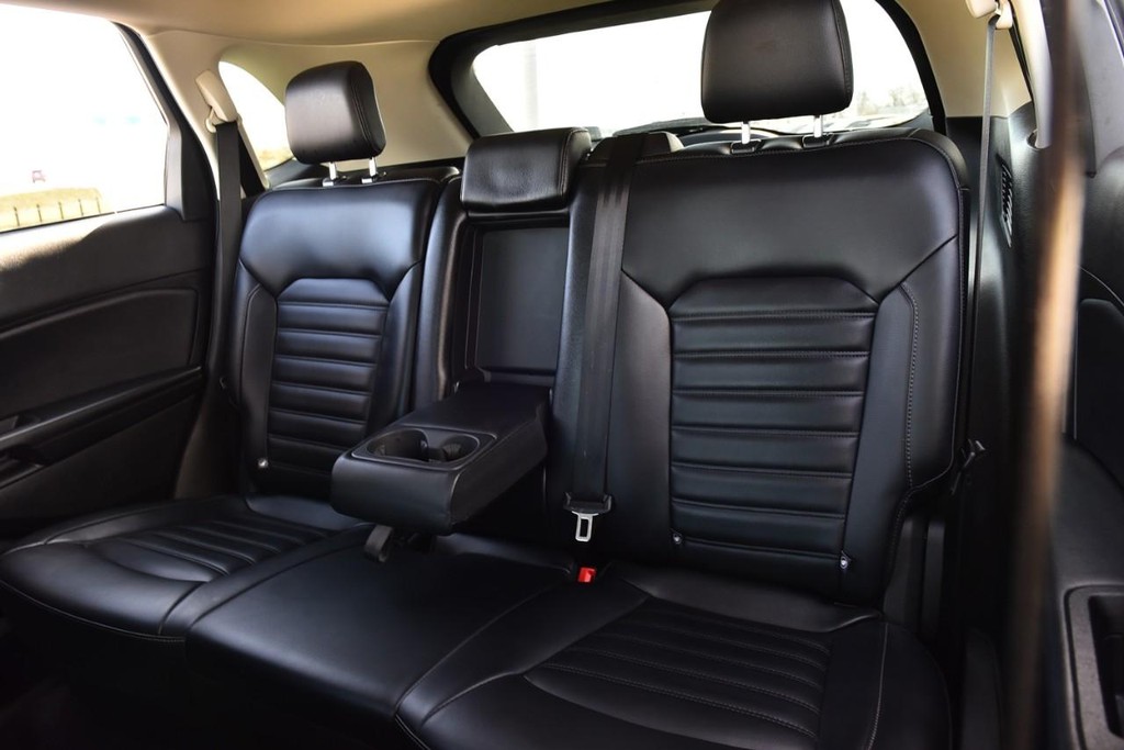 Ford Edge Vehicle Full-screen Gallery Image 21