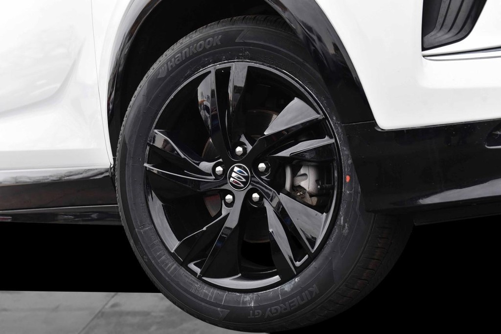 Buick Encore GX Vehicle Full-screen Gallery Image 3