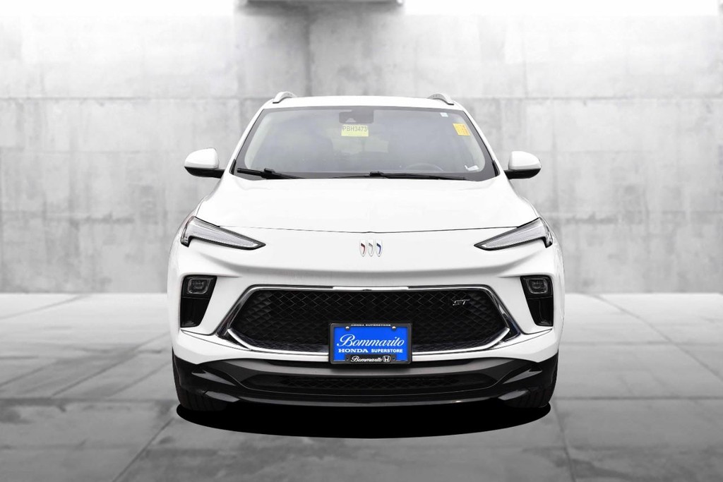 Buick Encore GX Vehicle Full-screen Gallery Image 4