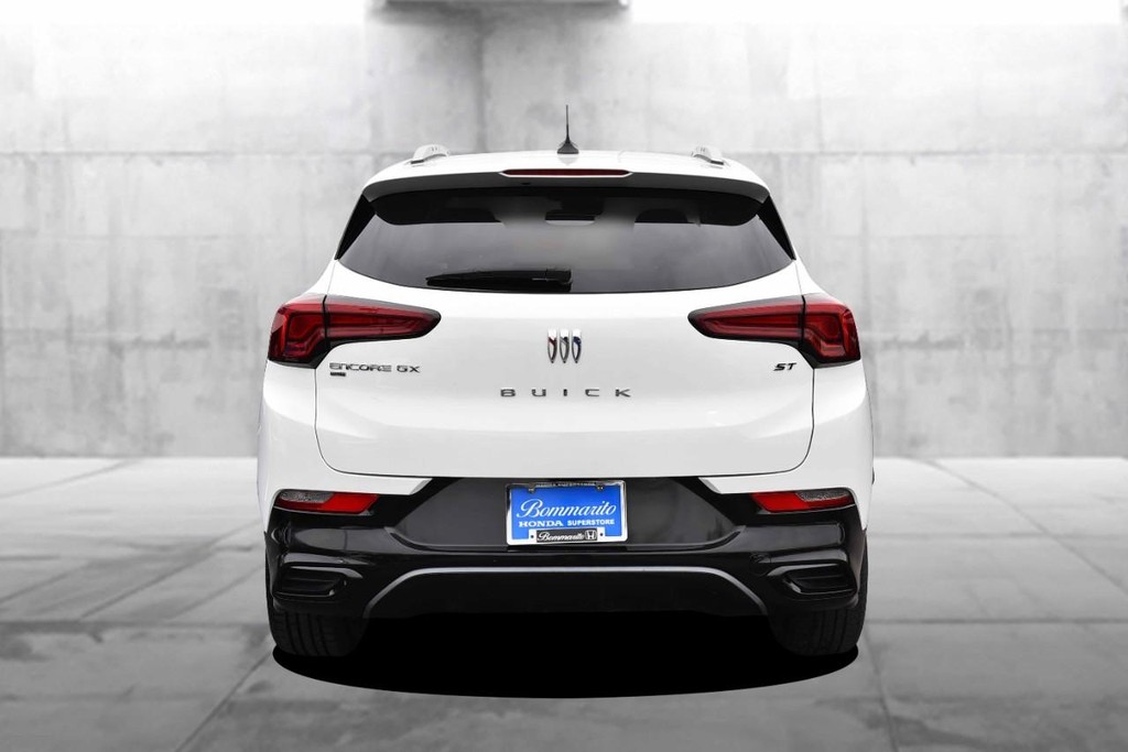 Buick Encore GX Vehicle Full-screen Gallery Image 6