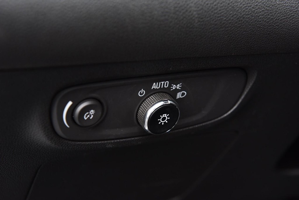 Buick Encore GX Vehicle Full-screen Gallery Image 10