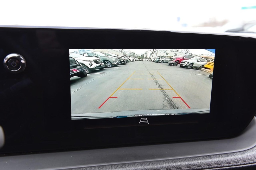 Buick Encore GX Vehicle Full-screen Gallery Image 12